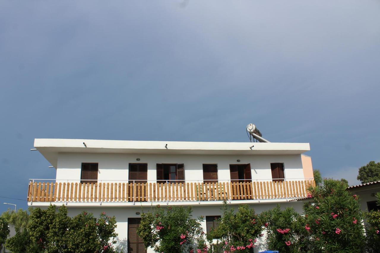 Nikos Seaside Apartments Litheres Екстериор снимка